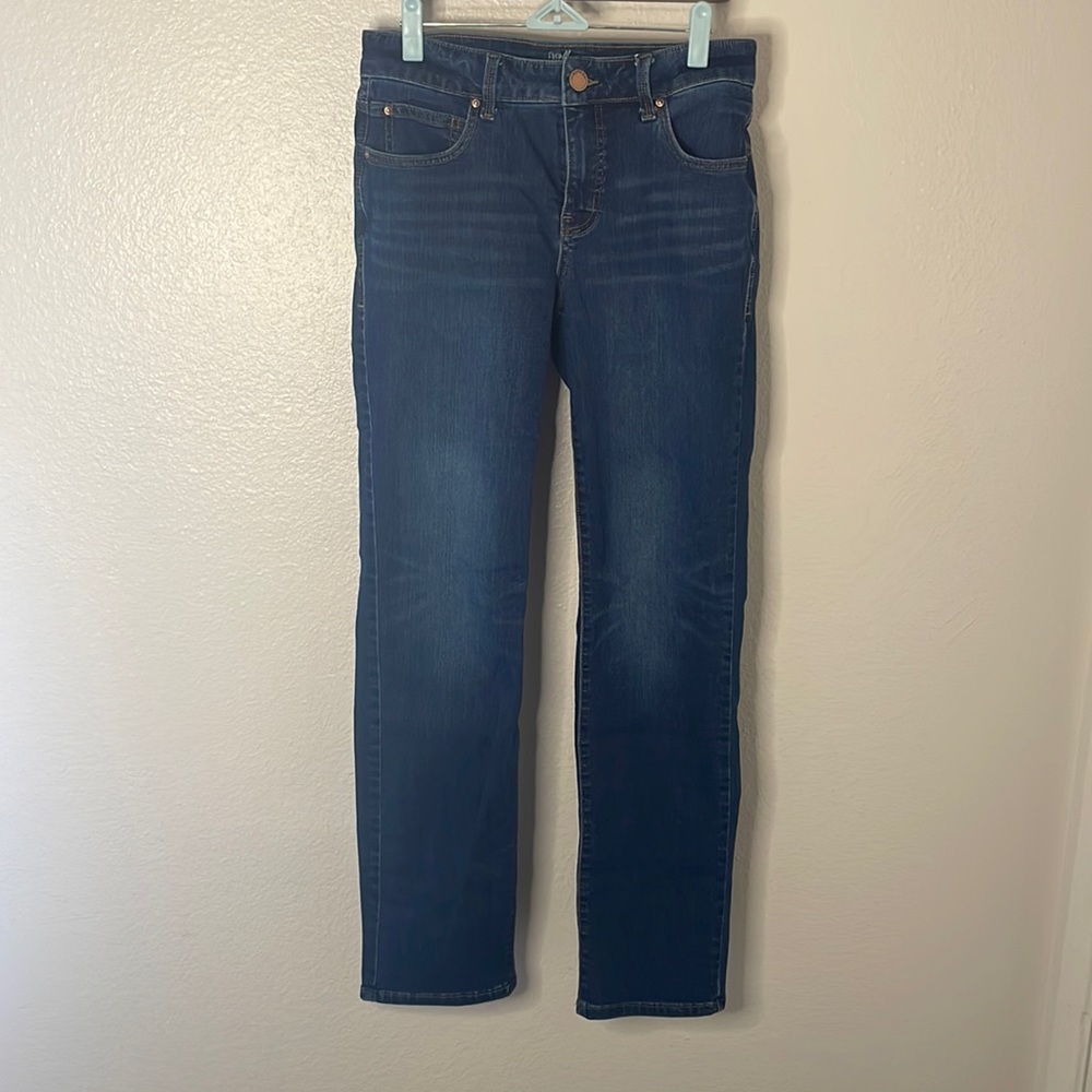 Curvy straight jeans